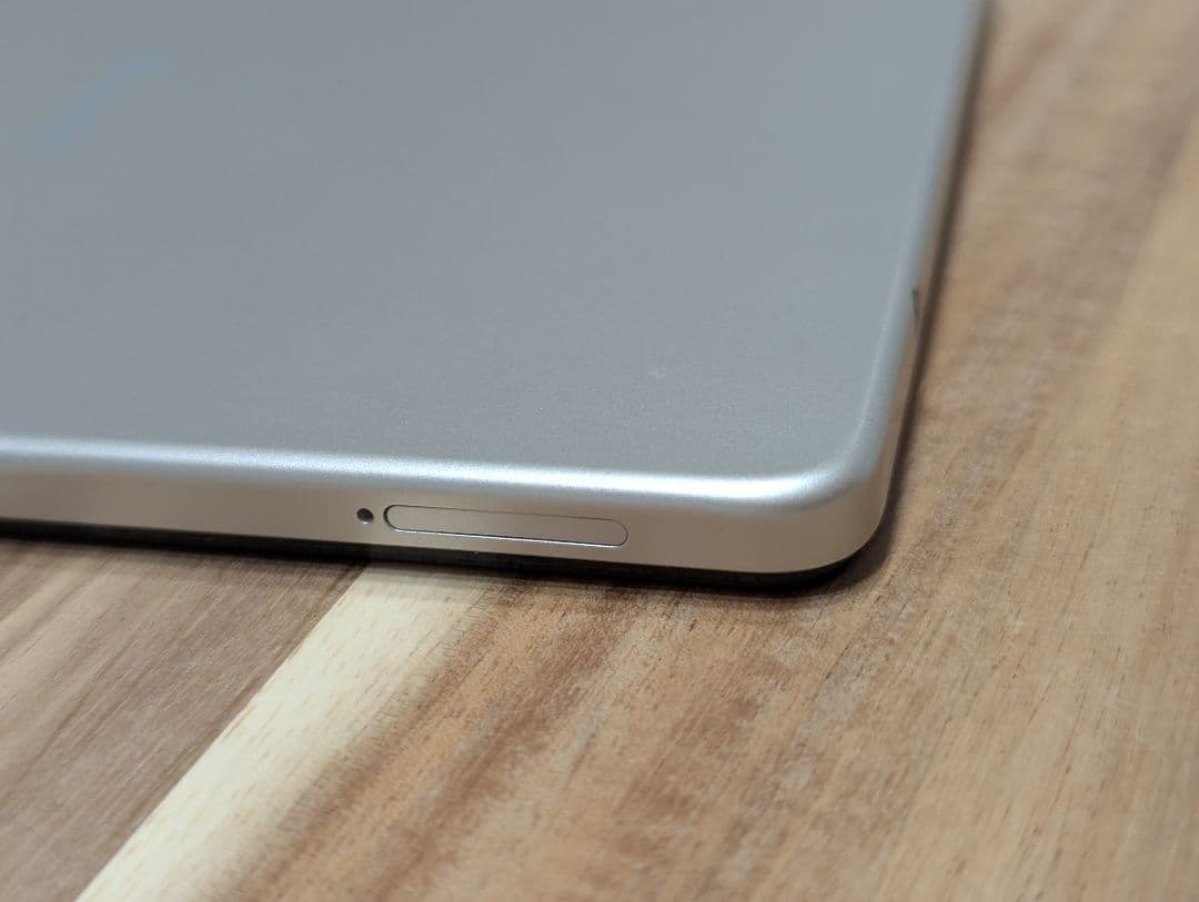 美品　docomo d−42a dtab ゴールド