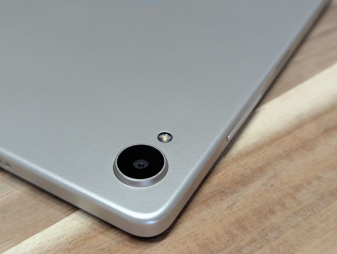 美品　docomo d−42a dtab ゴールド