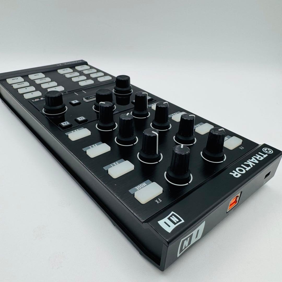 Traktor Kontrol X1 mk2 DJコントローラー