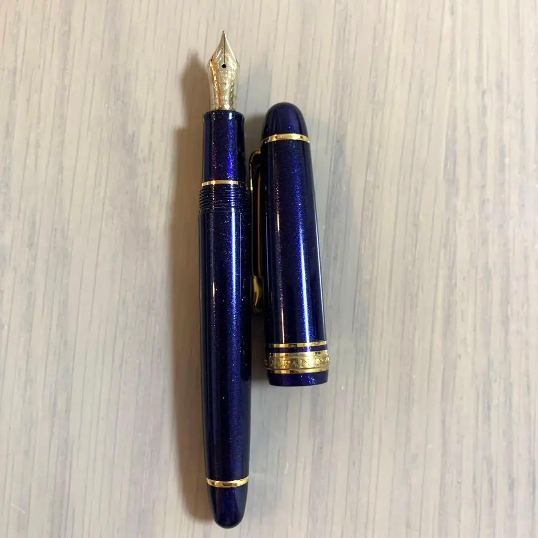 濃紺 万年筆 金色装飾