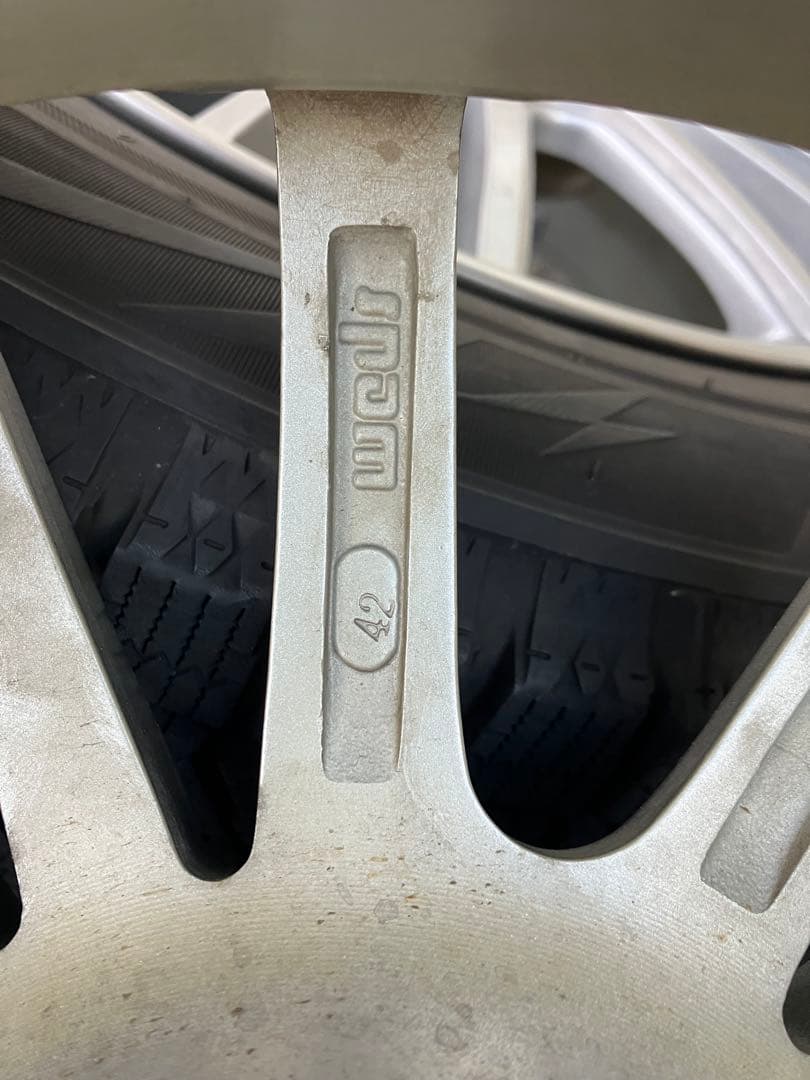 (2065) 22年製スタッドレスタイヤ社外アルミホイール付き2本①