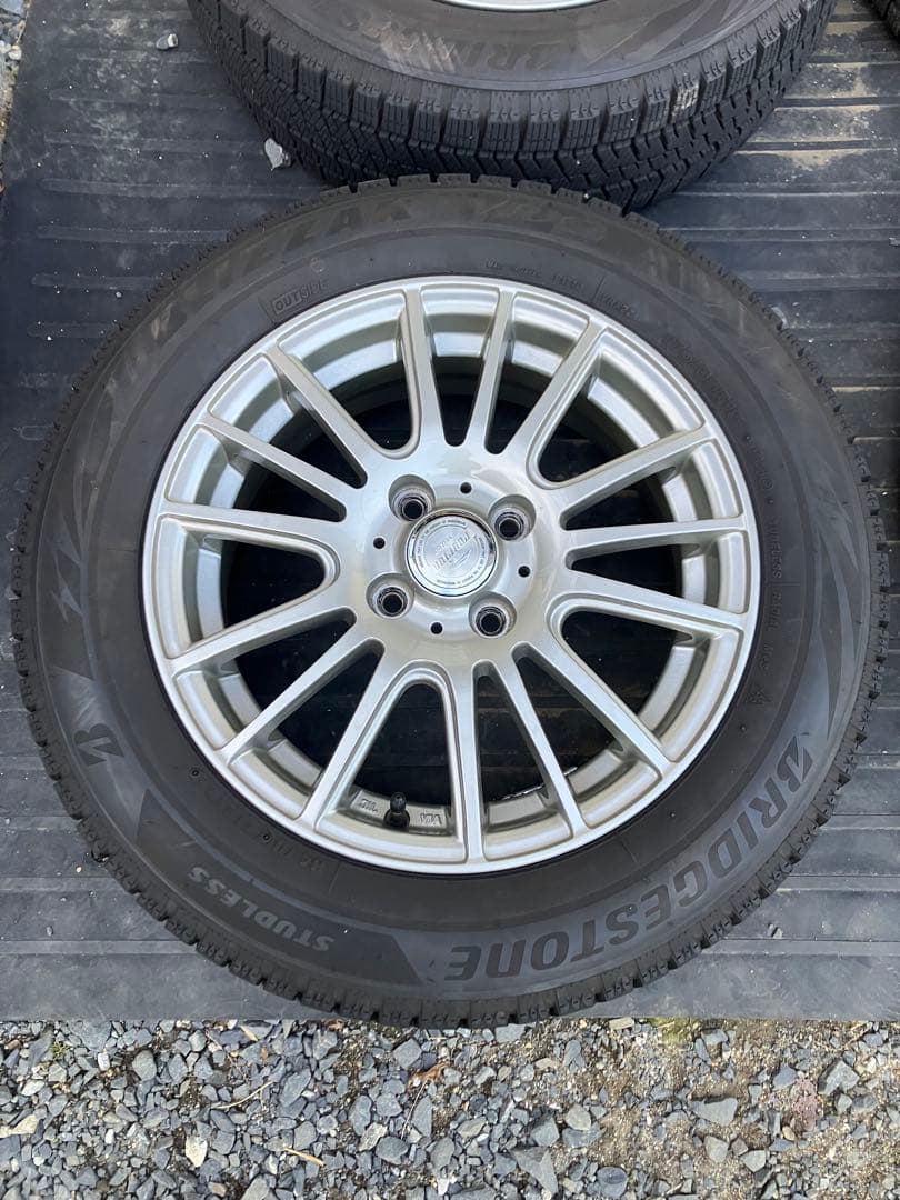 (2065) 22年製スタッドレスタイヤ社外アルミホイール付き2本①