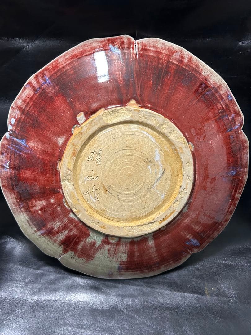 美しい古美術◾️蔵から美しい花がかたどられた大皿が出てかきました。