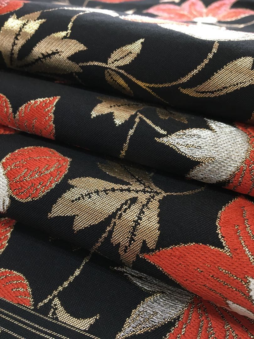 華やかな【名古屋帯】正絹　黒色