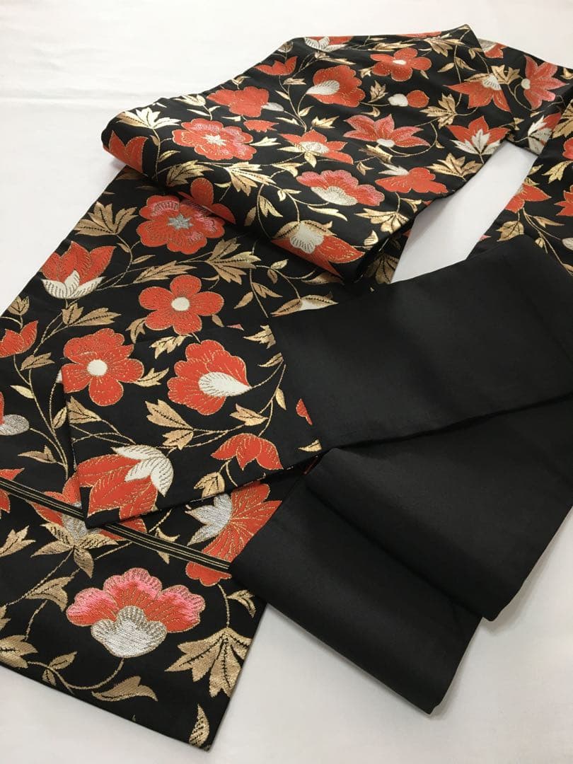 華やかな【名古屋帯】正絹　黒色