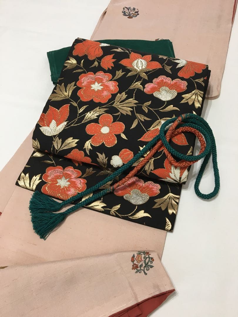 華やかな【名古屋帯】正絹　黒色