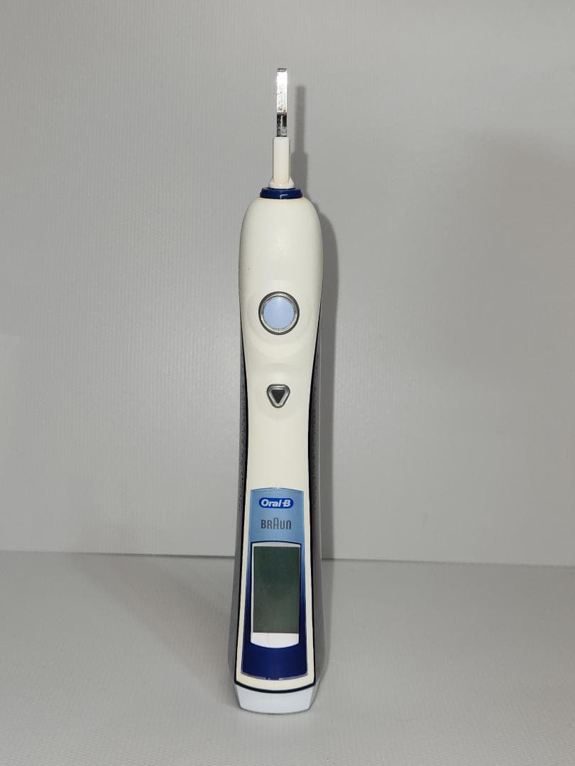 ブラウン BRAUN 電動歯ブラシ オーラルB 本体 歯間ブラシ４本 ブラシ３本