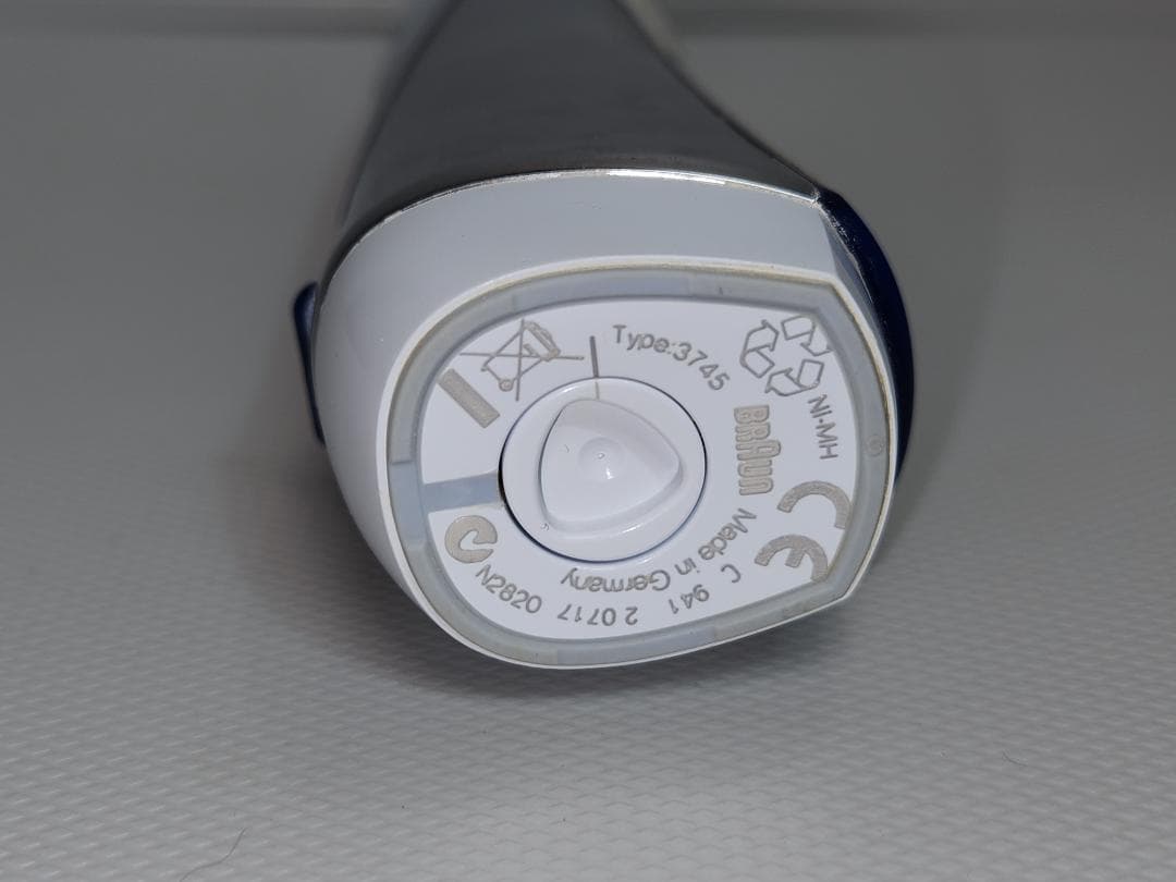 ブラウン BRAUN 電動歯ブラシ オーラルB 本体 歯間ブラシ４本 ブラシ３本