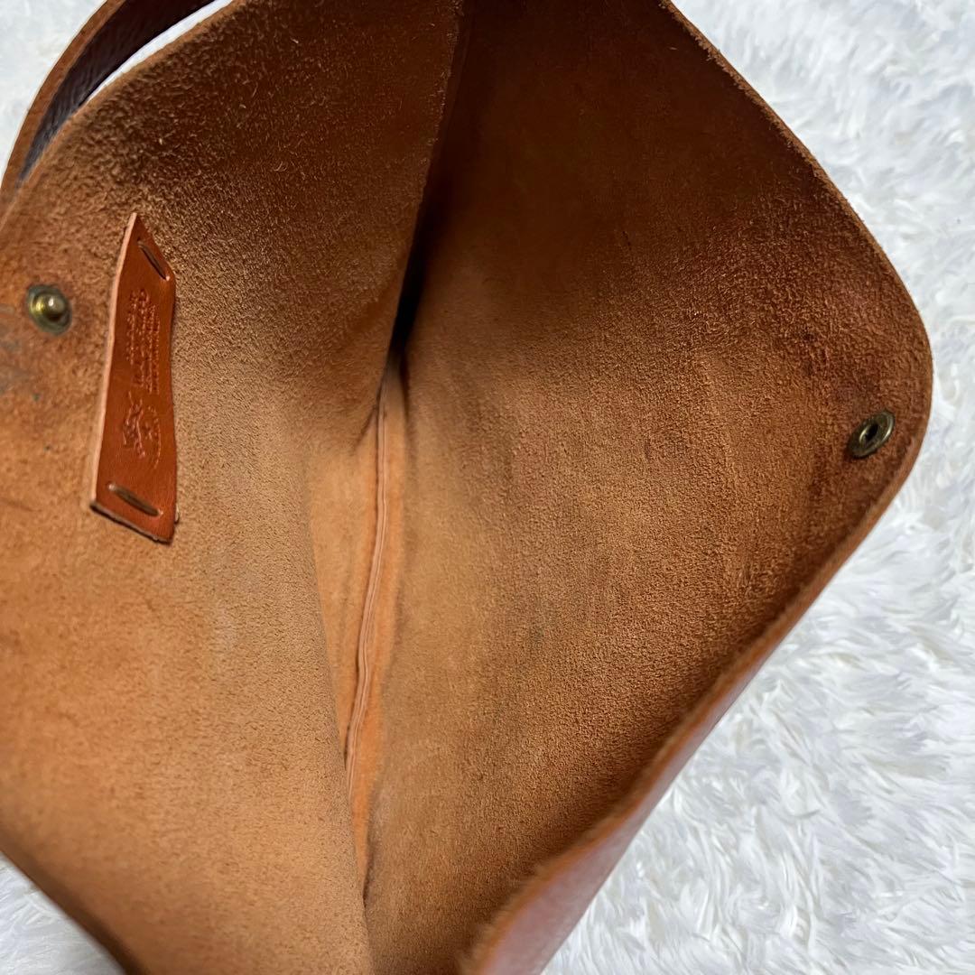 良品✨イルビゾンテ ショルダーバック レザー 肩掛け ビックロゴ型押し