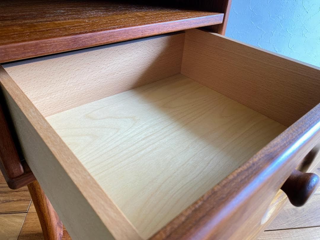 90s デンマーク製 Torring（トーリング）チーク ナイトテーブル 仕上済