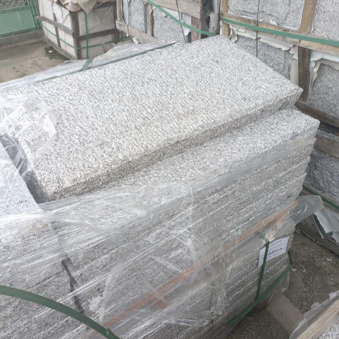 ベトナム産白敷石五面のみぎり仕上げ 400✕800✕60ミリ54枚セット