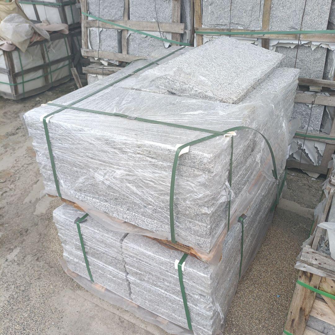 ベトナム産白敷石五面のみぎり仕上げ 400✕800✕60ミリ54枚セット