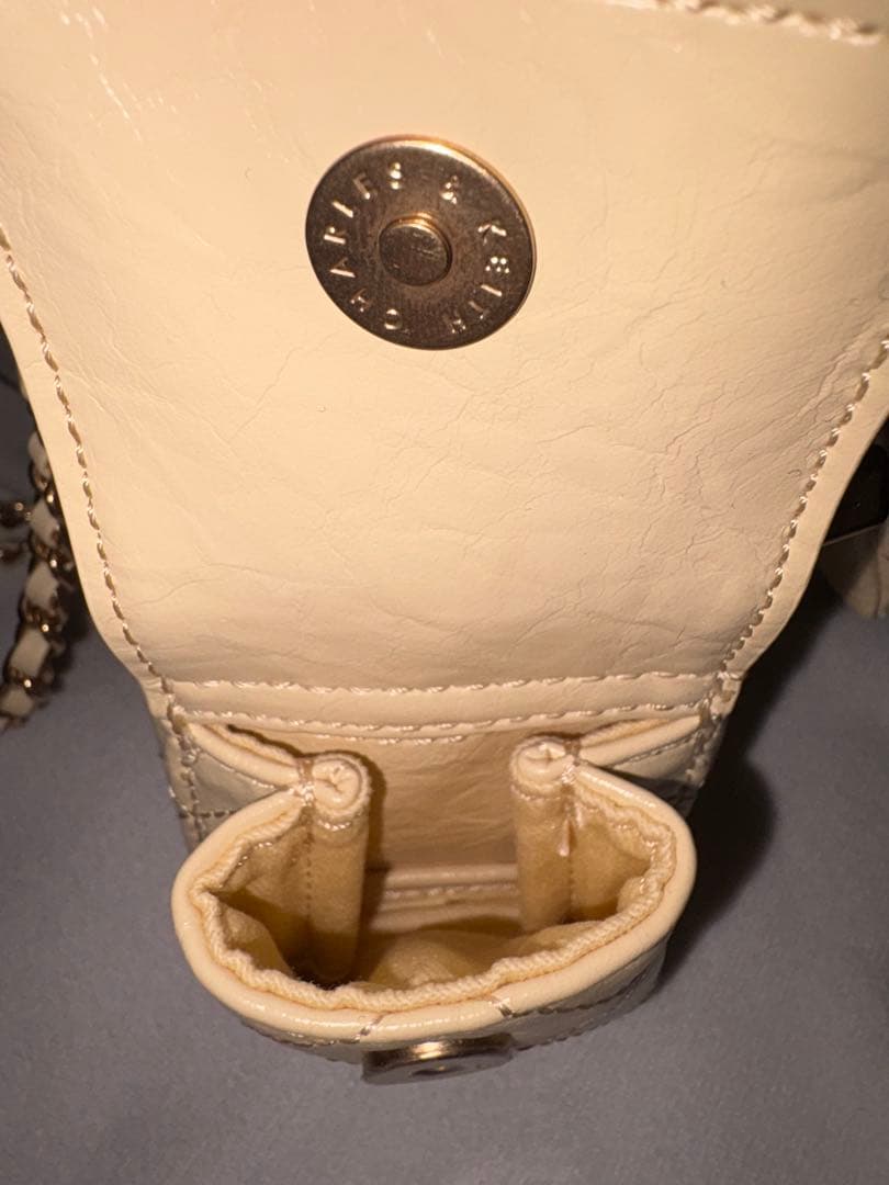 チャールズアンドキースDuo ドゥオ キルトクロスボディーバッグ バターイエロー