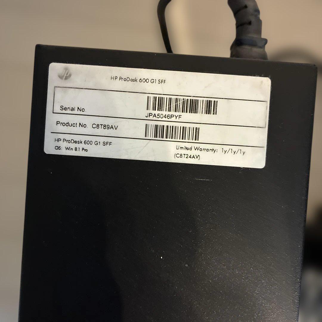 パソコン本体　Windows10 キーボード　液晶ディスプレイ　マウス