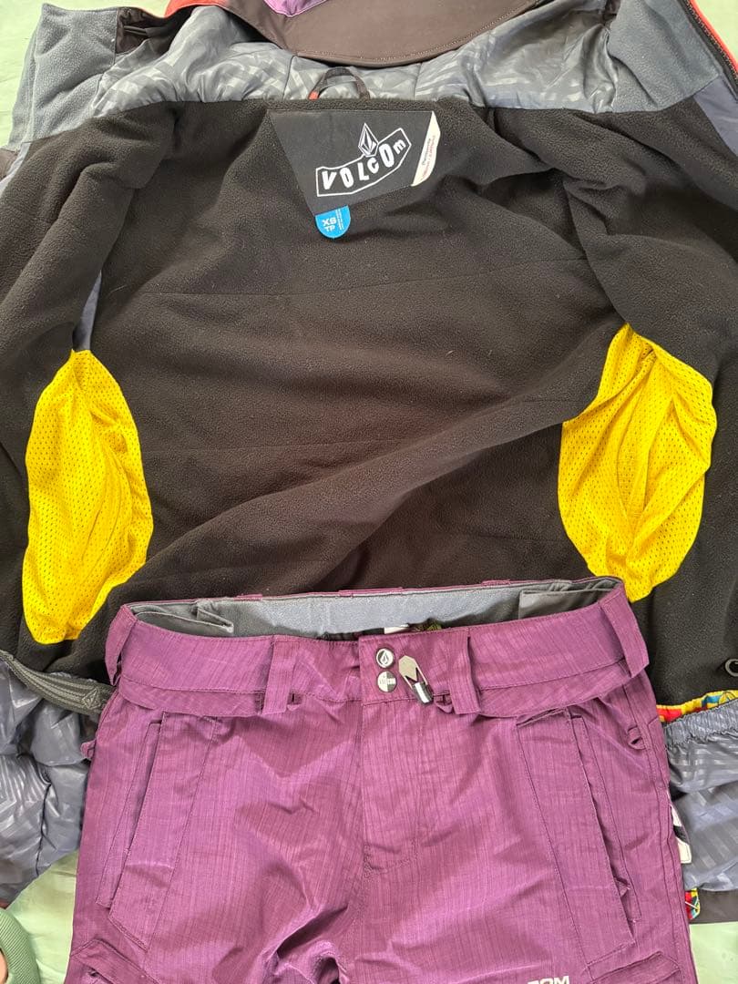 Volcom 子ども用 スノーボードウェア