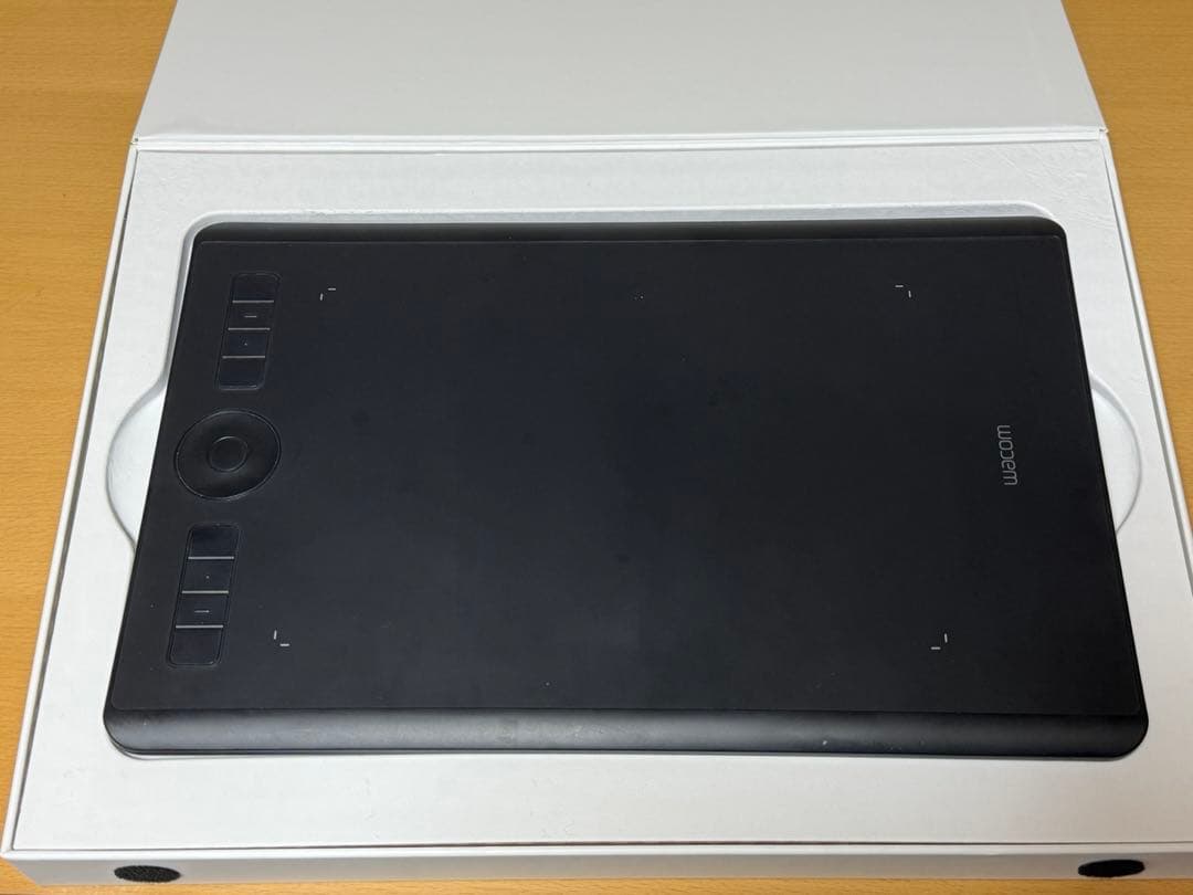 Wacom Intuos Pro medium ペンタブレット 本体