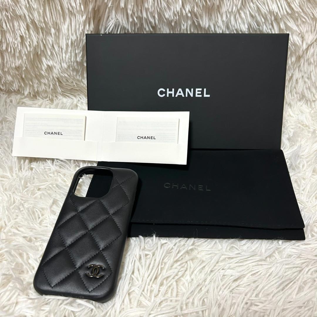 【美品】CHANEL シャネル　iPhone15pro スマホケース　マトラッセ