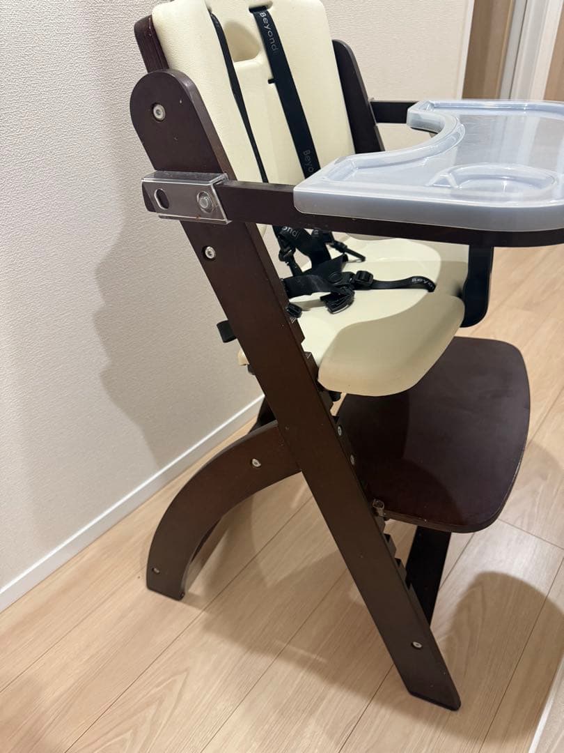 ビヨンドジュニアハイチェア マホガニー クリームホワイト 2022年製