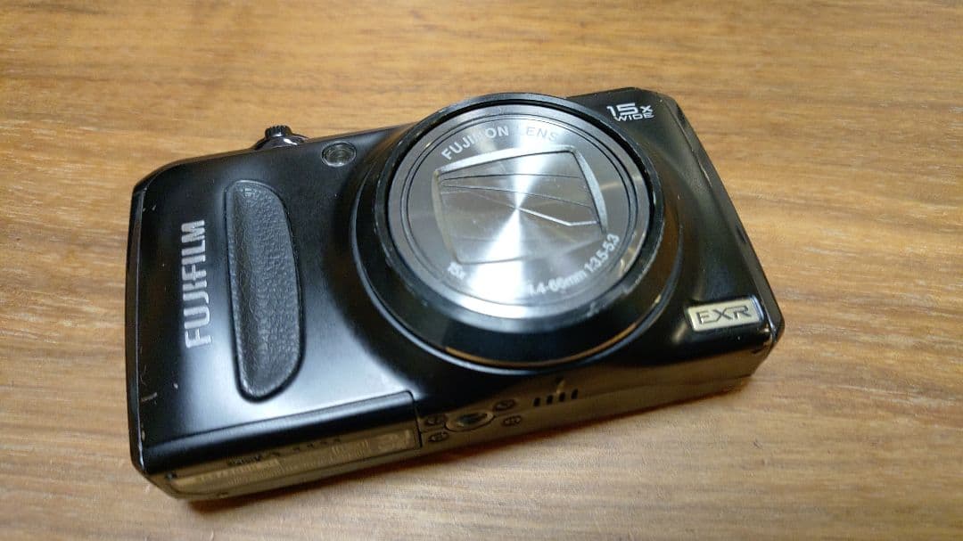 FUJIFILM FINEPIX F300EXR ブラック　充電器付き　コンデジ