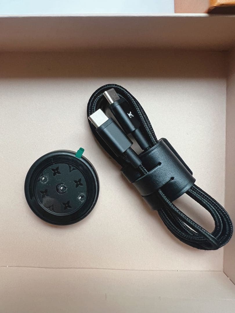 新品未使用ルイ・ヴィトンタンブールホライゾンV3充電器