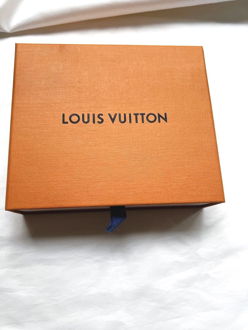 新品未使用ルイ・ヴィトンタンブールホライゾンV3充電器