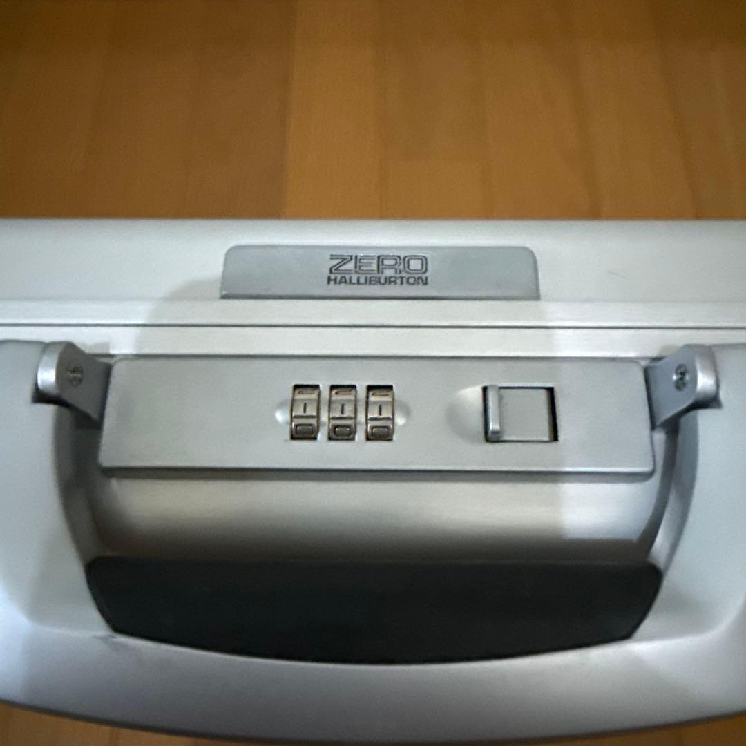 あずる様用【ZERO HALLIBURTON】 アルミケース 中型