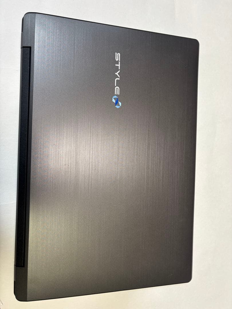 15.6型 Core i7-6500U　@2.5GHz/8MB/SSD256GB