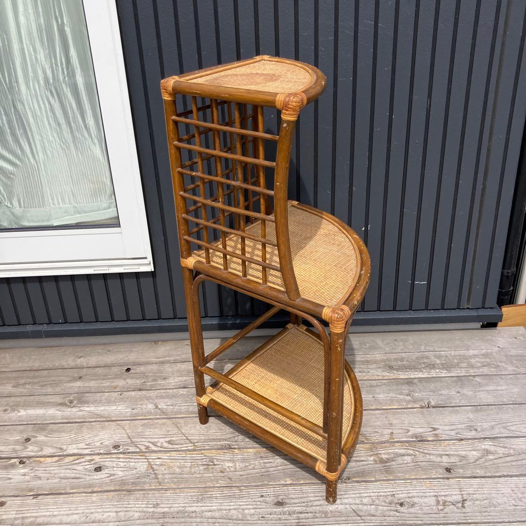 昭和レトロ 3段ラタンシェルフ 扇型コーナーラック 飾り棚 ディスプレイラック