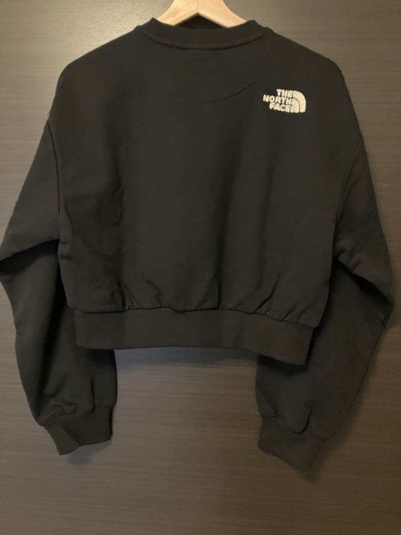 パ*読様 THE NORTH FACE クロップドスウェット　ショート丈　ホワイ