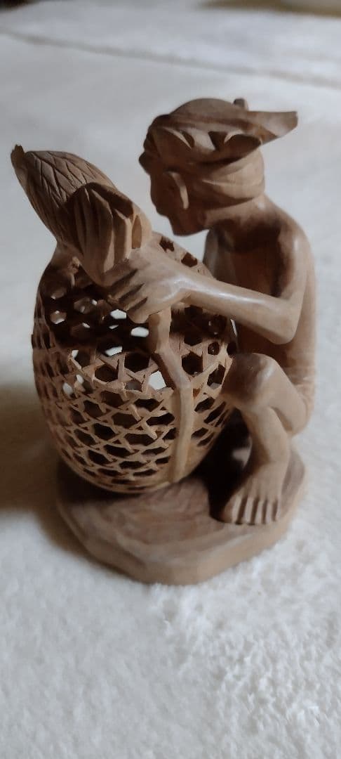香木　木彫　鶏飼い 工芸品 細工 透かし彫り 木工 美術品 アンティーク
