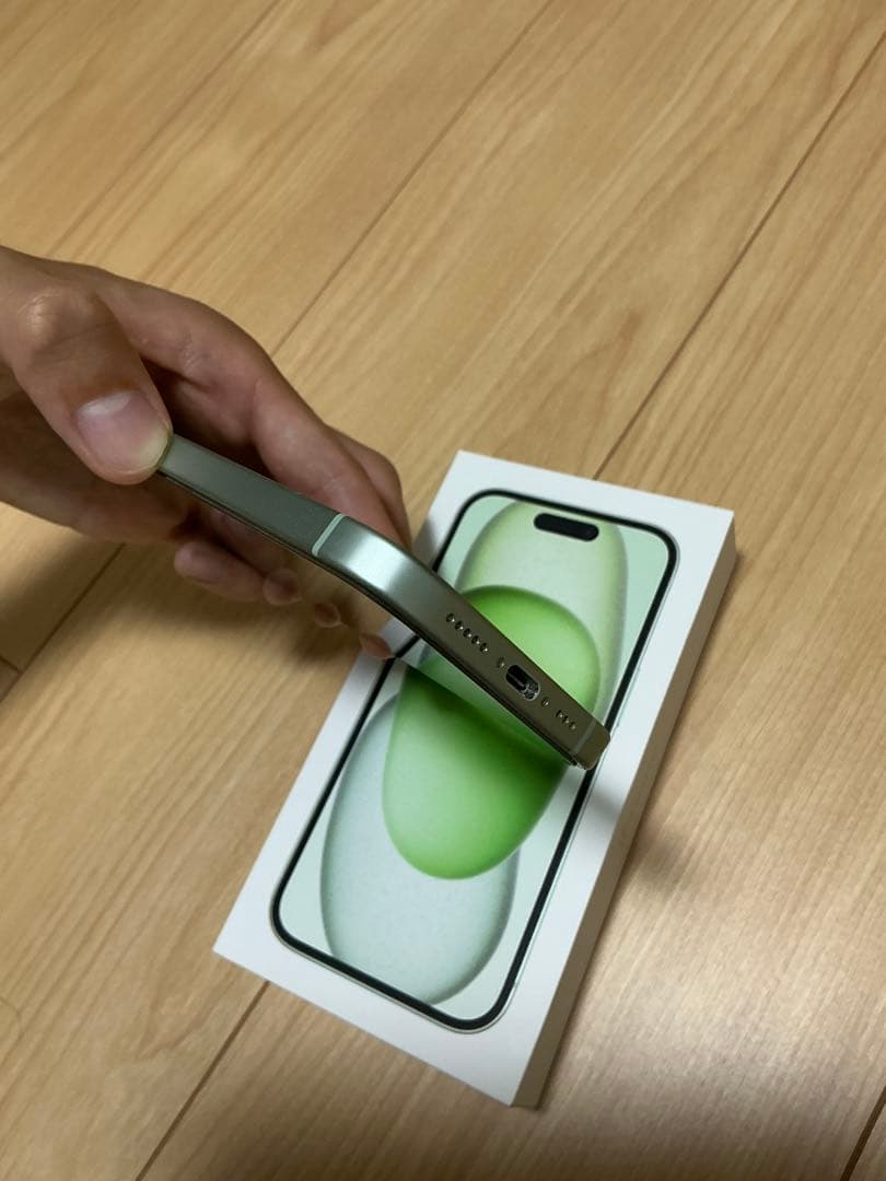 は*ち様 Apple iPhone 15 本体 128gb グリーン　simフリ