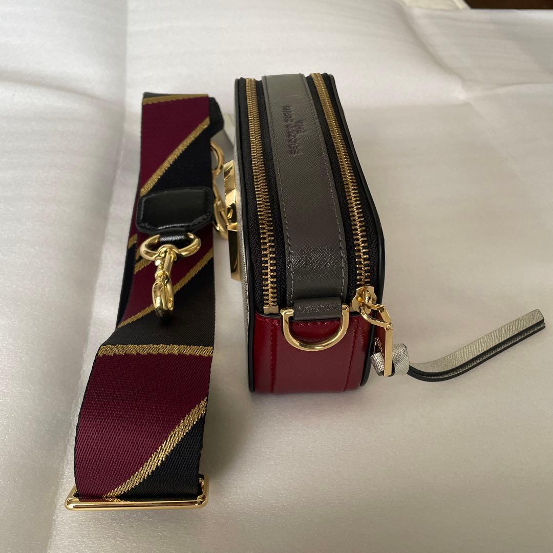 マークジェイコブス　MARCJACOBS スナップショットバックシルバー