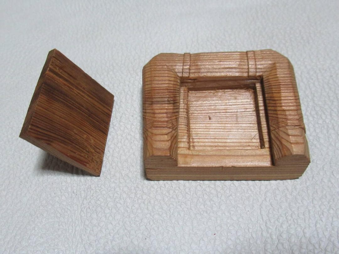 極希少1940年頃◆木彫名工 平安永田一行作『支那事変従軍記念』鉄帽デザイン香合