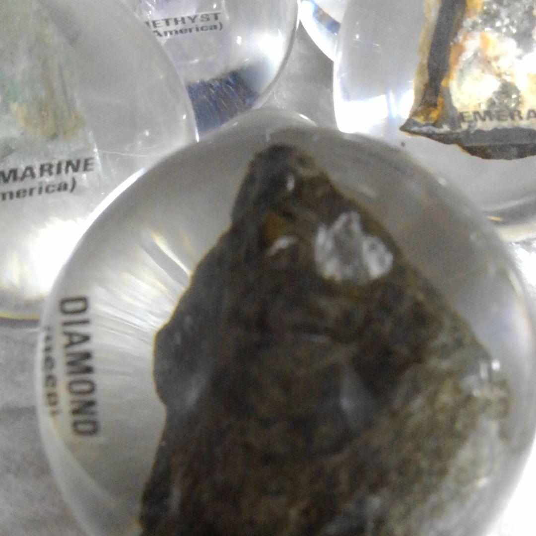 ！！誕生石の原石です。母岩着き観賞用です。