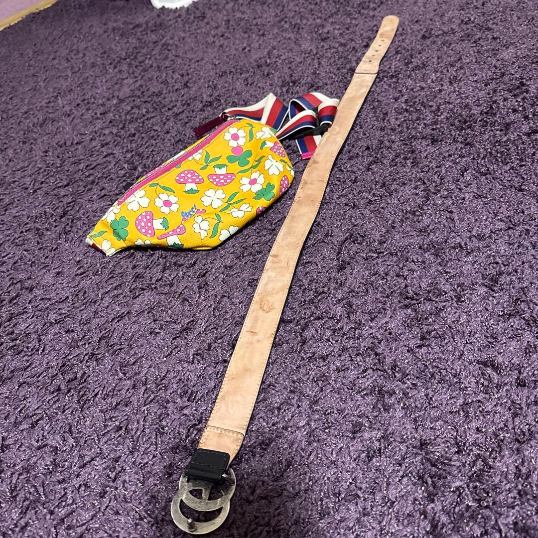 GUCCI花柄ボディバッグ イエローと、GUCCIベルト