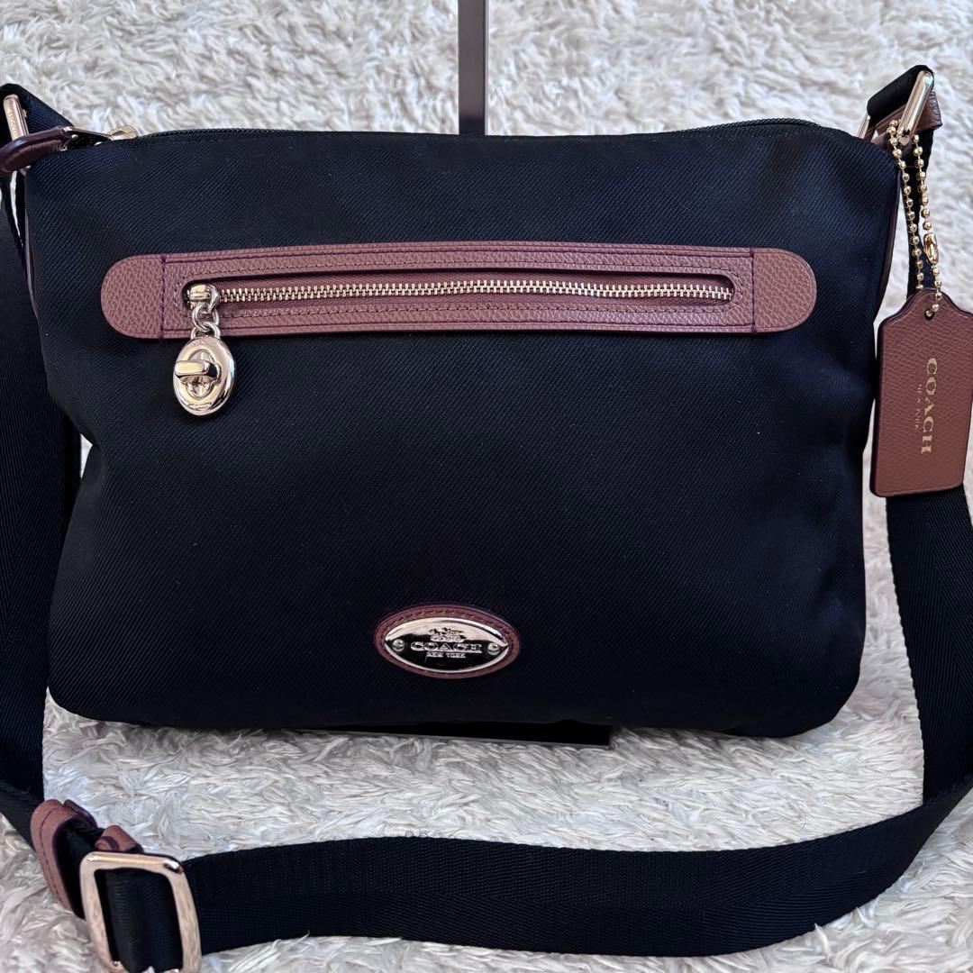 新品同様✨コーチ ショルダーバッグ ブラック ターンロック チャーム 男女兼用