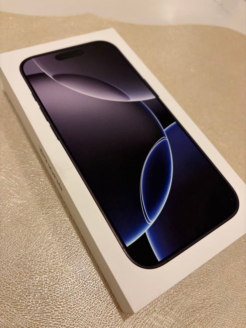 Apple iPhone 16Pro ブラックチタニウム本体（おまけ付き）