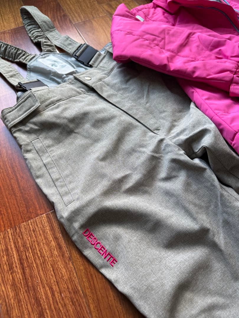 【お値下げ】DESCENTEスノーウェア140 &おまけ130手袋2種類セット