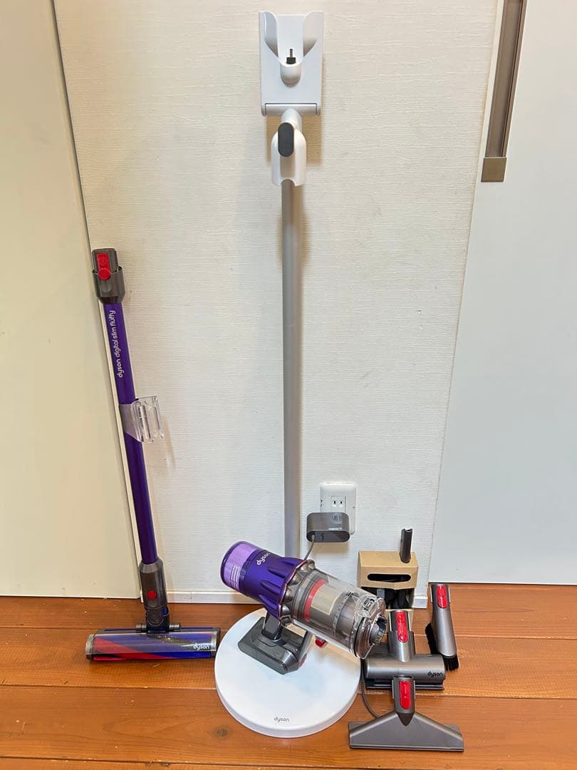 dyson digital slim fluffy ☆スタンド付☆バッテリー良好