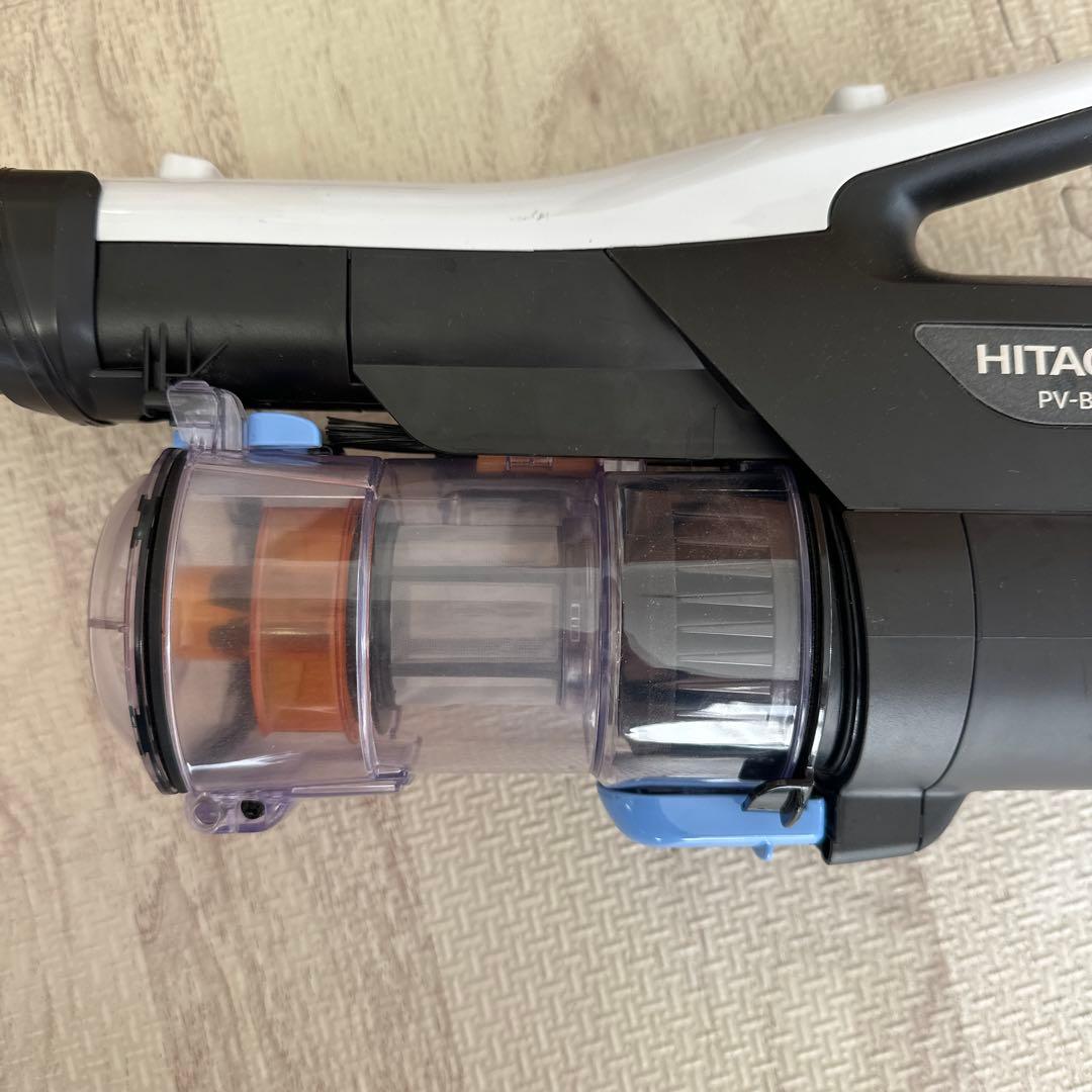 日立　充電式掃除機　付属品付き　PV-BKL11G