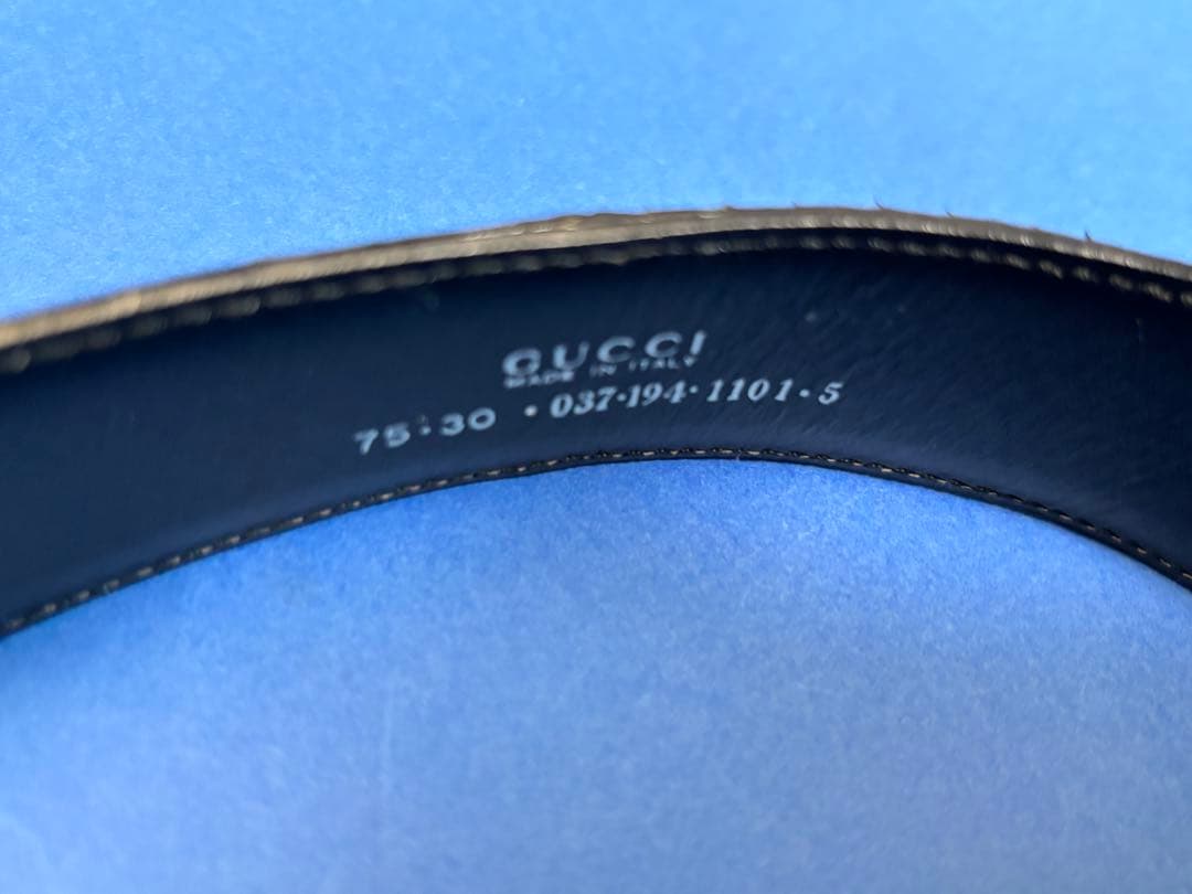 GUCCI Gロゴバックル ヘビ本革ベルト