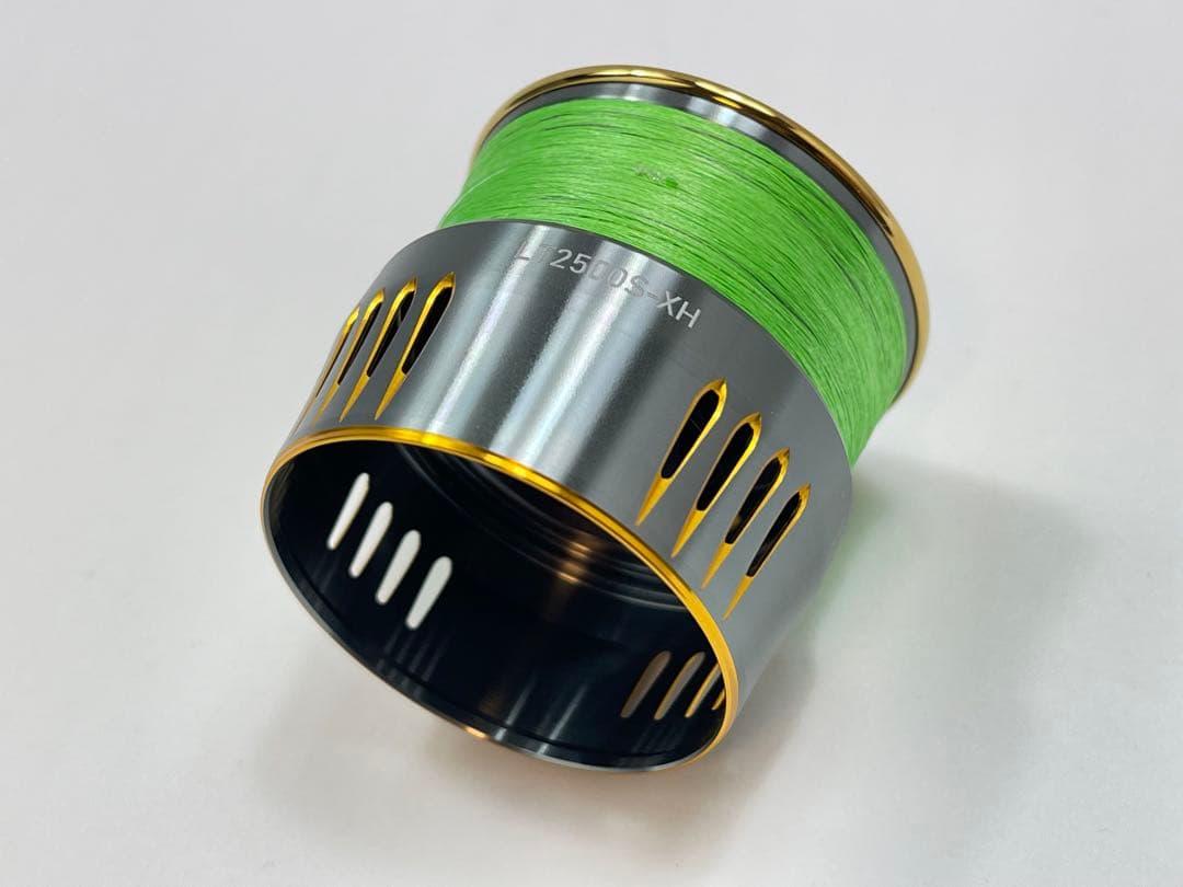 極美品 ダイワ23エアリティLT2500S-XH スプール 高比重PEライン付き