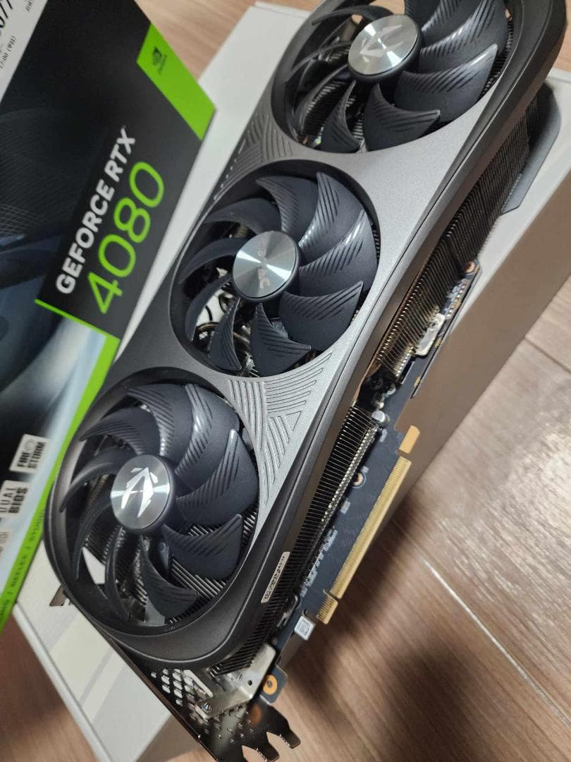 ZOTAC GAMING GeForce RTX 4080 本体