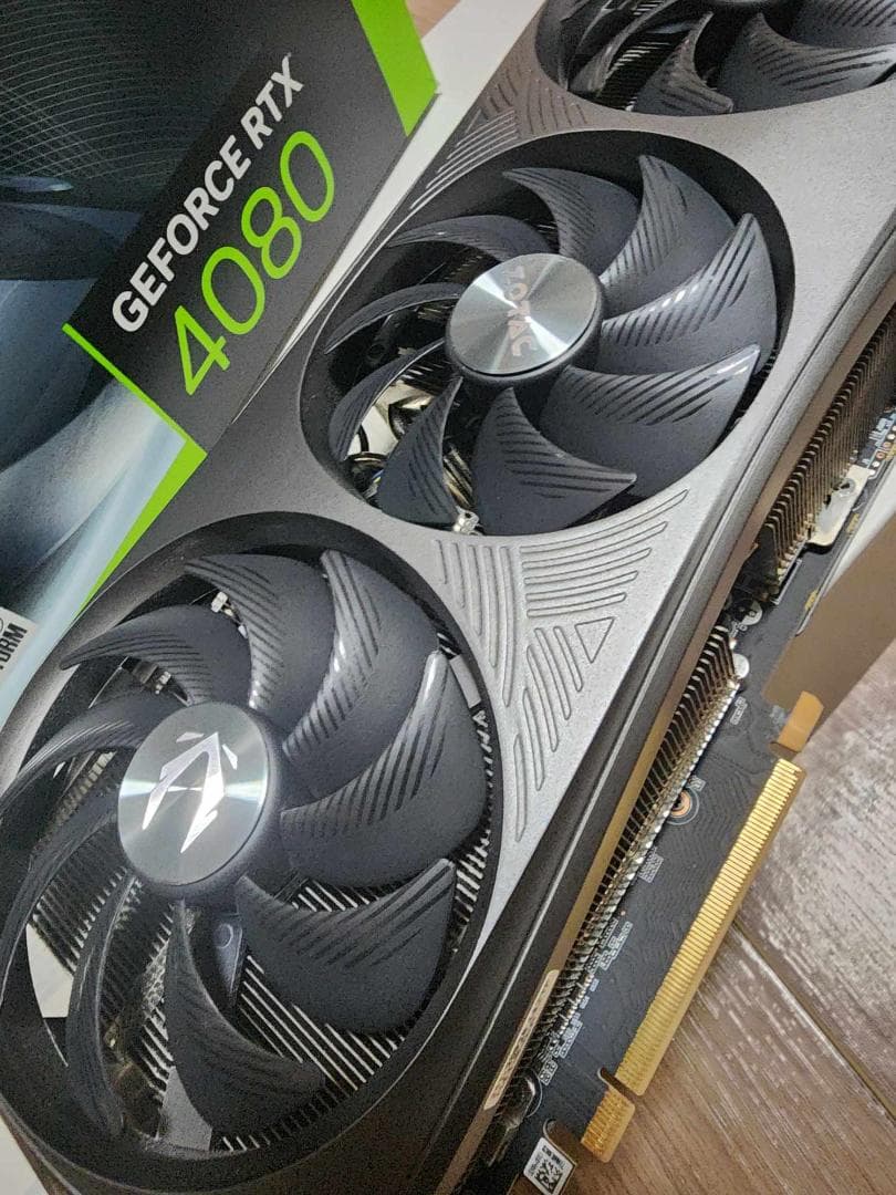 ZOTAC GAMING GeForce RTX 4080 本体