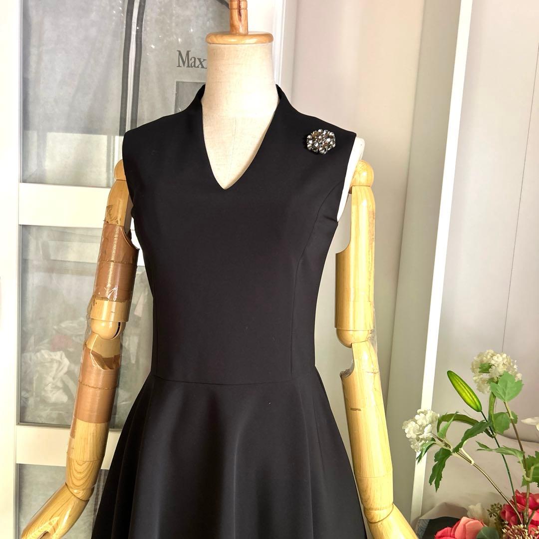 極美品　ルネ　シルエットを綺麗に見せるデザイン　フレアワンピース 黒