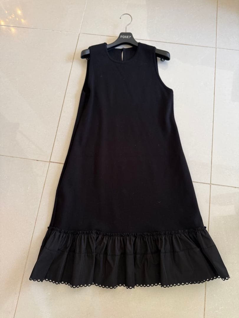 FOXEYひざ丈ワンピース裾レースブラック