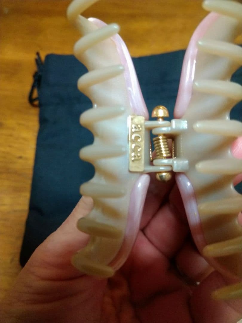 acca ピンク ストーン付きヘアクリップ