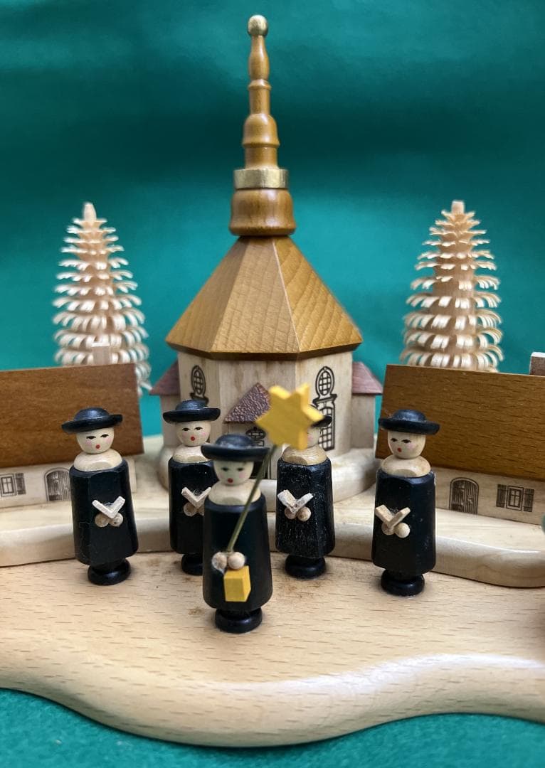 クリスマス用ドイツの教会（木彫り）インテリア置物