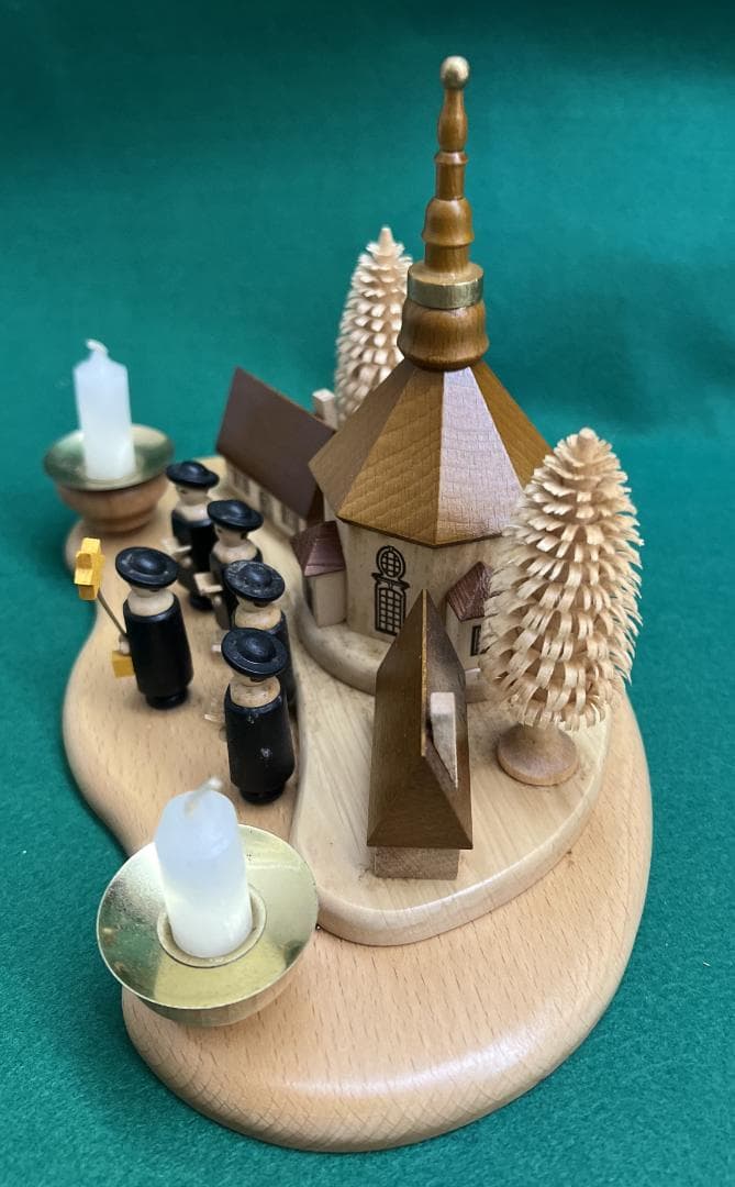 クリスマス用ドイツの教会（木彫り）インテリア置物