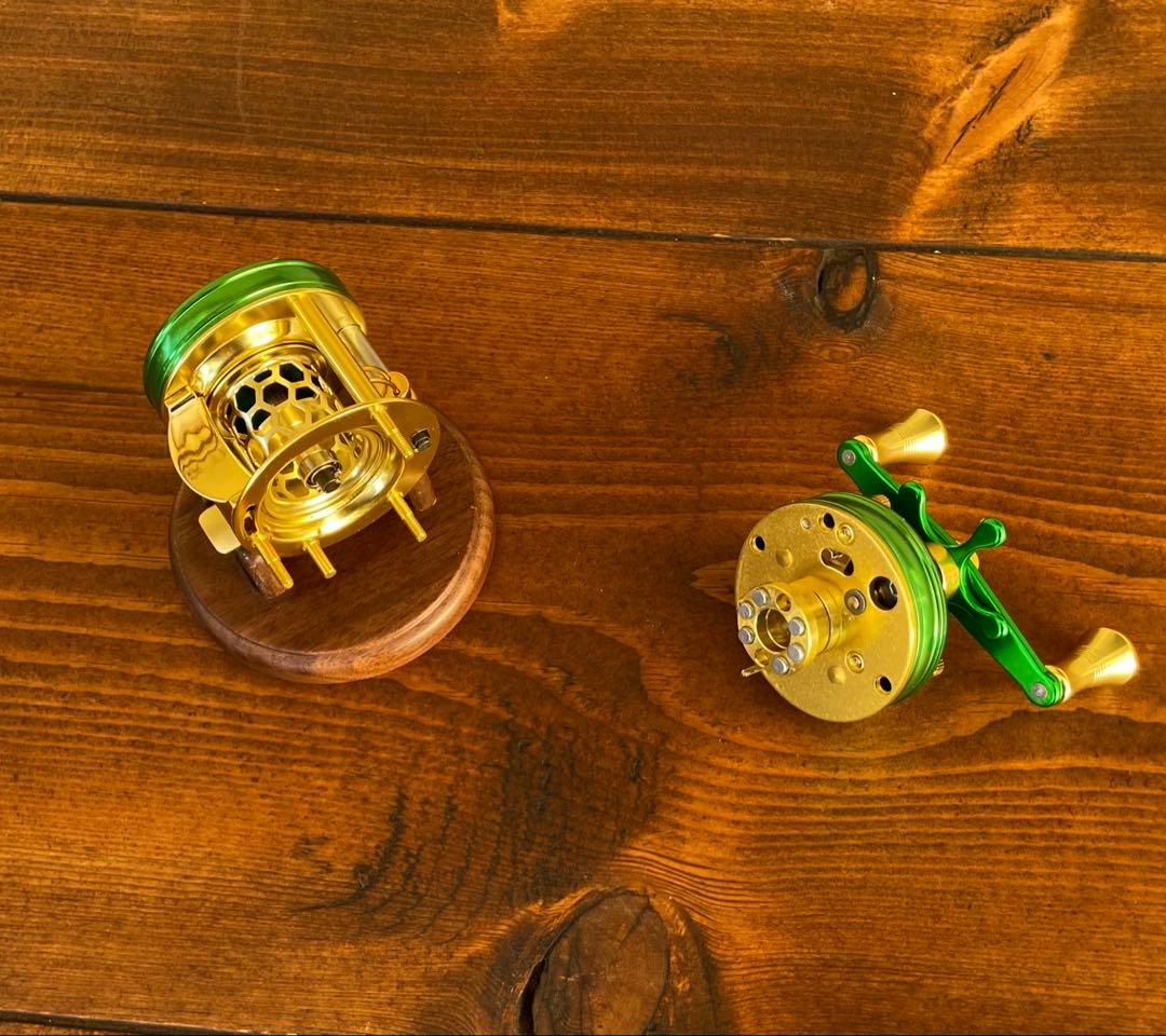 新品未使用　トラウト　ベイトリール　丸型　リール　グリーン×ゴールド　渓流釣り